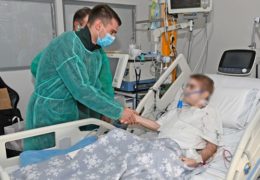 Dominik Livaković posjetio dječaka s transplantiranim plućima