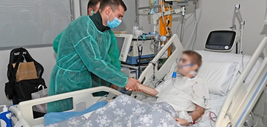 Dominik Livaković posjetio dječaka s transplantiranim plućima