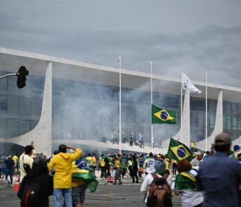 Pristaše bivšeg brazilskog predsjednika upali u predsjedničku palaču i Vrhovni sud, preko 400 uhićenih