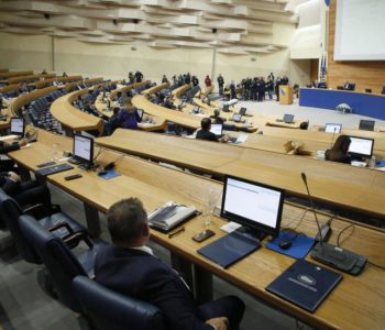 Hoće li smanjiti cijene goriva i povećati plaće državnim službenicima