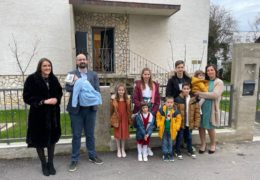 PREKRASNA LJUBAVNA PRIČA: Deseteročlana obitelj Pivac, mama i tata se upoznali u busu za Imotski