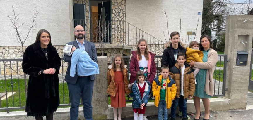 PREKRASNA LJUBAVNA PRIČA: Deseteročlana obitelj Pivac, mama i tata se upoznali u busu za Imotski