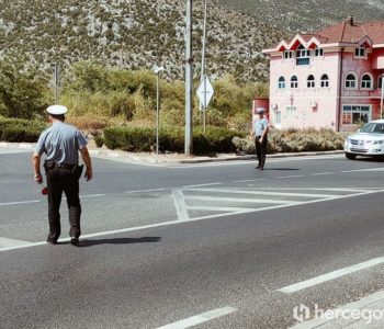 KOMUNIKOLOGIJA: Rekao policiji: “Dobra večer, čobani”, pa zaradio prekršajni nalog i noć proveo u zatvoru