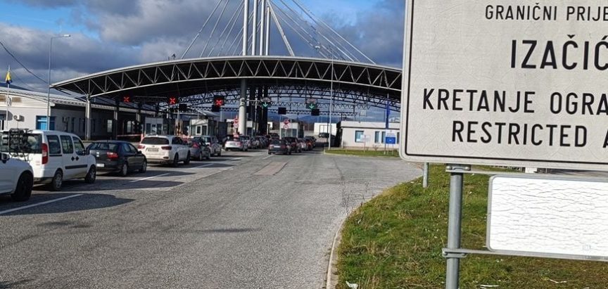 Ženi iz BiH na granici s Hrvatskom u automobilu pronašli 15 kuhinjskih krpa i platila kaznu 300 eura