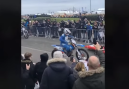 Motociklist pregazio rivala dok je ležao na stazi i zgrozio ljubitelje sporta