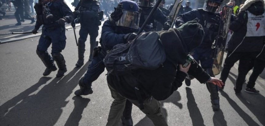 Šta se to događa u Francuskoj: Neredi, prosvjedi, štrajkovi…