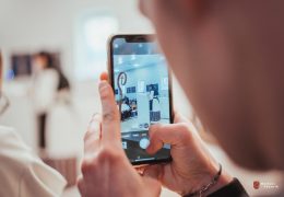 NEVJEROJATNO: Već sad se rezerviraju sale za pričest ili krizmu još nerođenog djeteta