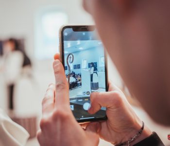 NEVJEROJATNO: Već sad se rezerviraju sale za pričest ili krizmu još nerođenog djeteta