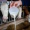 POJEFTINJENJE MOGUĆE TEK DOGODINE: Mljekari u FBIH najavljuju obustavu isporuke mlijeka