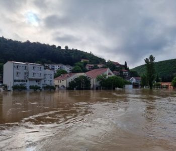 Hrvatski gradovi pod vodom, HGSS objavio dramatične snimke evakuiranja stanovništva