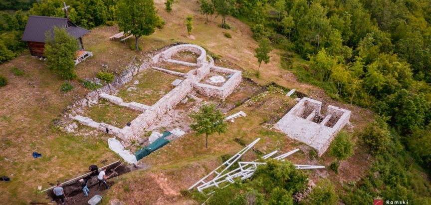 VEČERNJI LIST: Iz nalazišta koje je otkrio HVO izronila rimska cisterna i crkva
