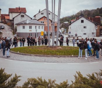 Djelatnici i učenici Srednje škole Prozor upalili svijeće u spomen na stradale učenike u Beogradu