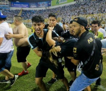 Najmanje devetero mrtvih u stampedu na stadionu u El Salvadoru