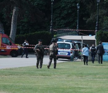 UŽAS U FRANCUSKOJ: Najmanje šestero djece izbodeno na igralištu