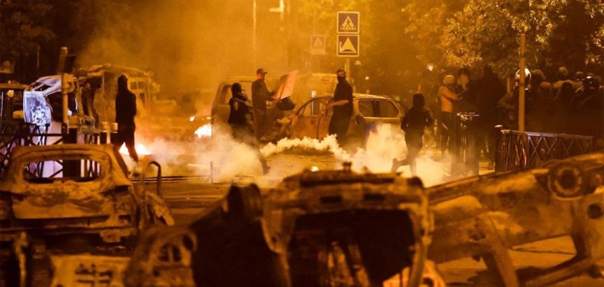 Uhićeno 667 ljudi u neredima zbog policijskog ubojstva tinejdžera u predgrađu Pariza