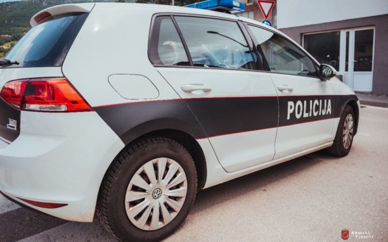 POLICIJSKO IZVJEŠĆE: Prometna nesreća u Rumbocima, provaljeno u obiteljsku kuću u Škrobućanima