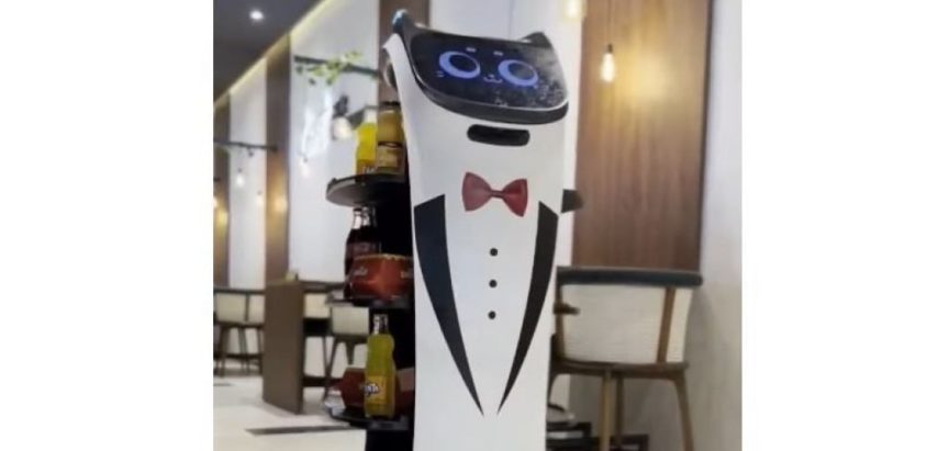 Prvi roboti konobari u BiH koji poslužuju goste