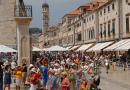 Dubrovnik uvodi nova pravila za turiste: Visoke novčane kazne za one koji ih ne poštuju