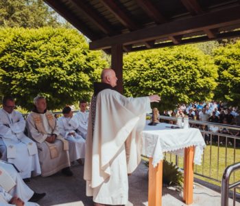 Vanjska proslava svetog Ante u Gračacu