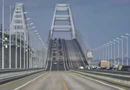 Krimski most oštećen u eksplozijama, dvoje mrtvih