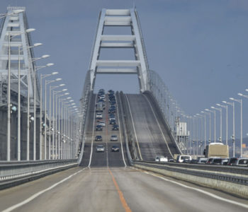 Krimski most oštećen u eksplozijama, dvoje mrtvih