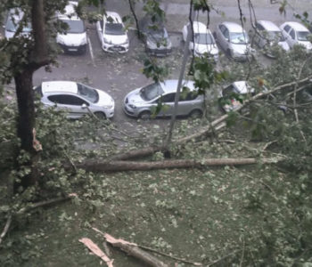 Nezapamćeno nevrijeme u Zagrebu: Poginule dvije osobe, padali krovovi, srušila se i dizalica