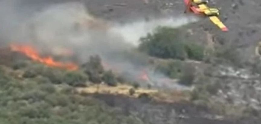 VIDEO: Uhvaćen uznemirujući trenutak pada kanadera u Grčkoj