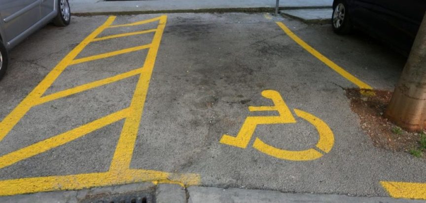 Tko parkira na mjestu za invalide bit će kažnjen s 200 maraka