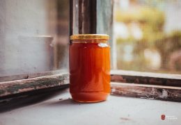 Med kao prirodni lijek, devet znanstveno potvrđenih prednosti ove namirnice