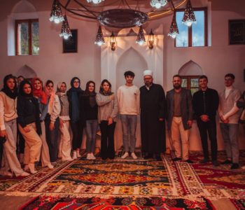 Mladi u sklopu projekta MAK posjetili džamiju u Lizopercima, nacionalni spomenik kulture