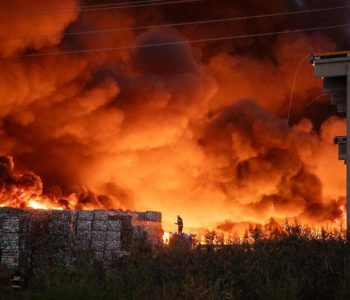 Veliki požar u tvornici u Osijeku, gori deponija plastike