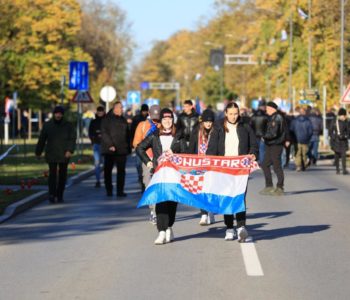 Deseci tisuća ljudi u Vukovaru