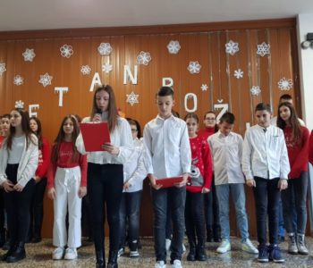 Božićno ozračje i priredba u Osnovnoj školi „Ivan Mažuranić“ Gračac