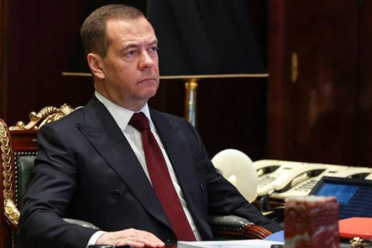 MEDVEDEV: “Trump će sigurno pobijediti, samo ako ga ne ubiju”