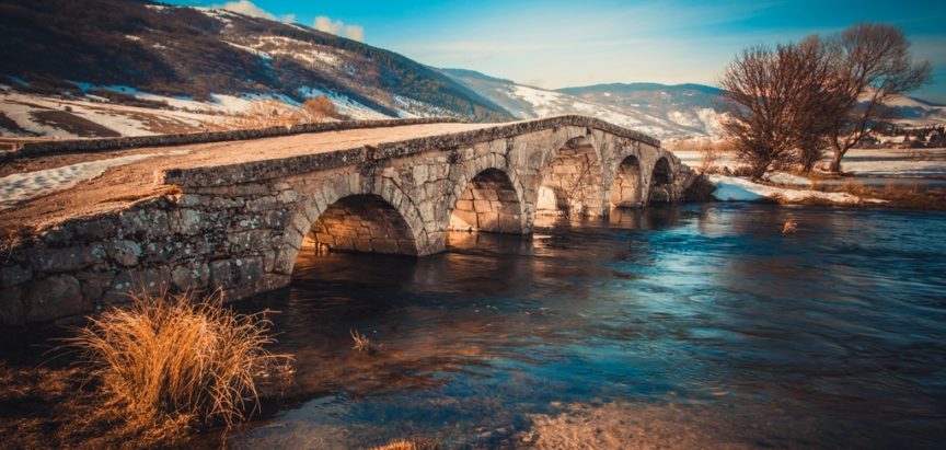 Uhićen dvojac sa detektorom metala koji je vršio iskapanja na Rimskom mostu