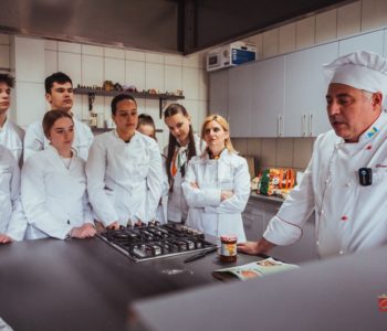 Mladi kuhari iz Srednje škole Prozor kuhali sa članovima Francuske rezidencije