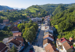 PROZOR: Na prodaju stan s garažom