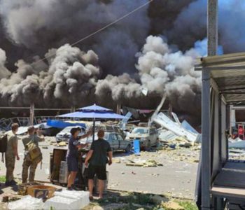 Rusi bombardirali supermarket u Ukrajini, raste broj mrtvih, ljudi ostali zarobljeni pod ruševinama