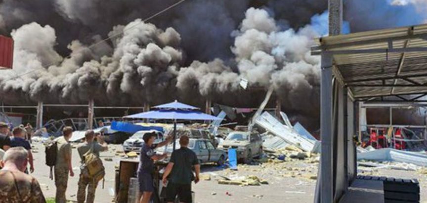 Rusi bombardirali supermarket u Ukrajini, raste broj mrtvih, ljudi ostali zarobljeni pod ruševinama