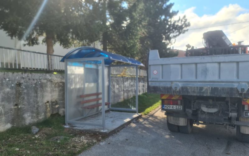 U tijeku je postavljanje nadstrešnica autobusnih stajališta na području općine Prozor-Rama