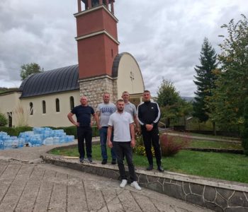 Predstavnici Mjesne zajednice Ustirama iz općine Prozor-Rama uručili pomoć u Kostajnici