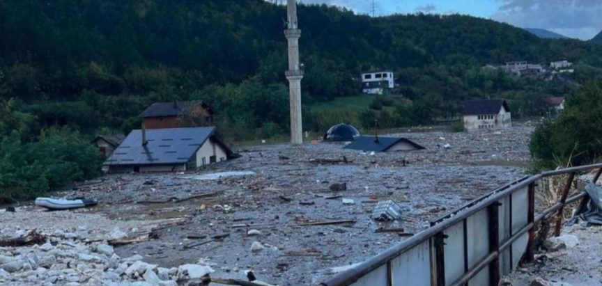 JABLANICA: Otac i sin spasili 10 ljudi iz poplava, a onda je bujica povukla i sina