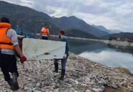 Volonteri pomažu u čišćenju Jablaničkog jezera