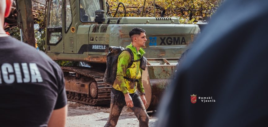 DONJA JABLANICA: Pronašli živog dječaka ispod ploče teške dvije tone