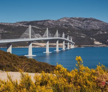 Amerikanac divljao kod Pelješkog mosta, vozio 100 km/h iznad ograničenja