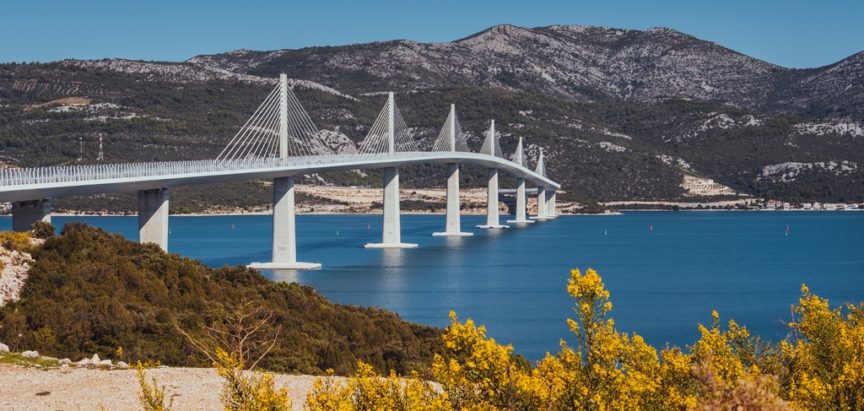 Amerikanac divljao kod Pelješkog mosta, vozio 100 km/h iznad ograničenja