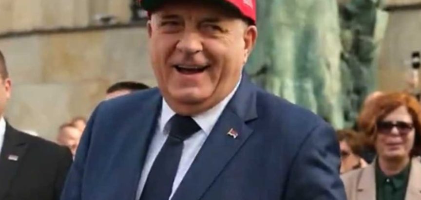 Dodik slavi s kačketom “Make America great again”, a svi mu na crnoj listi