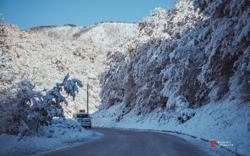 Većina putnih pravaca u općini Prozor-Rama prohodna, visina snijega prelazila 40 cm