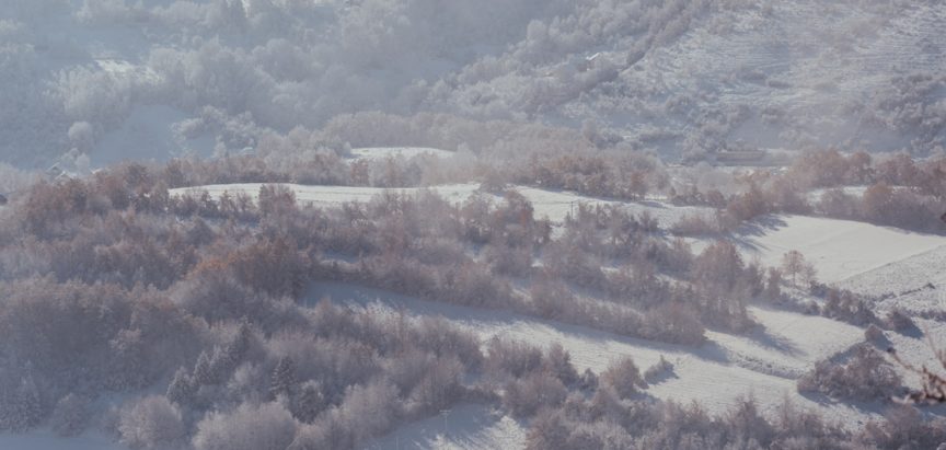 Na pojedinim dionicama u kotlinama i uz riječne tokove magla, oprez zbog poledice