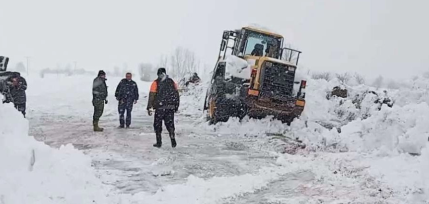 Kaos u Bosanskom Petrovcu: U tijeku akcija spašavanja trudnice i žene koja diše uz pomoć aparata